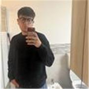 Ragazzo che studia ingegneria gestionale da ripetizioni di matematica,fisica,geometria per livello fino al quinto superiore