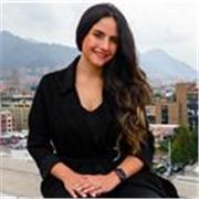 Profesora de ingles imparte clases de inglés de manera didáctica