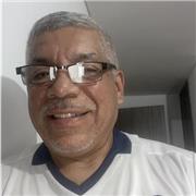 Bueno la verdad es que, pienso que las mejores clases son las presenciales por el contacto visual, y el lenguaje corporal