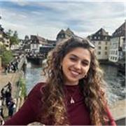 Mi sono diplomata con lode al liceo linguistico, indirizzo ESABAC e ho certificazioni linguistiche di inglese e francese.