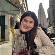 Étudiante trilingue actuellement à la sorbonne prête à aider