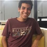 Estudiante de ingeniería imparte clases a niños y jóvenes de colegio y preuniversitarios