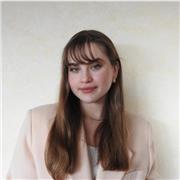 Professeure de droit public et/ou privé (Paris). Diplomée d'un Master 2 en droit des affaires internationales.