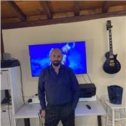 Laureato in scenografia impartisce lezioni di disegno tecnico artistico