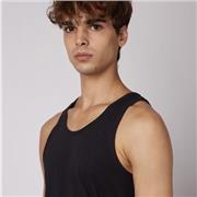 Bailarín profesional que ha trabajado durante tres años en una de las compañías con más prestigio del mundo se ofrece como profesor de danza y expresión corporal