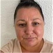 Mujer rumana con mas de 20 anos de trabajo en Ingles