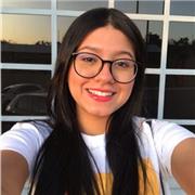 Me defino como uma pessoa apta para desenvolver vários métodos, utilizando uma metodologia que não foque apenas na gramática, mas também em outros meios que facilite a compreensão do aluno