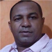 profesor de matemáticas ofrece dar clases a niños y adultos