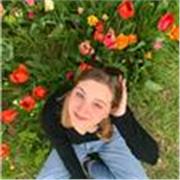 Educatrice professionale offre aiuto compiti o allo studio