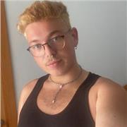 Profesor de apoyo a primaria y secundaria con don de gentes.