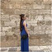 Profesora en ayuda básica y cuidado para niños