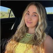 Docente titulada con el Grado de Educación Infantil, con experiencia en clases particulares, extraescolares y en guardería.