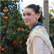 Soy una estudiante universitaria del grado en Estudios Hispánicos. Puedo dar clase de primaria, secundaria y bachillerato.