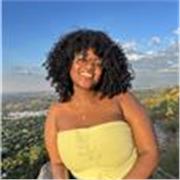 Englisch-Tutorin, die Schüler aller Klassenstufen sowie Erwachsene, die Anfänger sind.