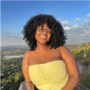 Englisch-Tutorin, die Schüler aller Klassenstufen sowie Erwachsene, die Anfänger sind.