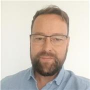 Profesor Licenciado en Economía con más de 15 años de experiencia, imparte clases de Economía y Matemáticas