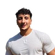 Il est titulaire d'un Licenc en droit privé