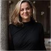 Con experiencia en secundaria, multidisciplinar y de carácter innovador y entusiasta.