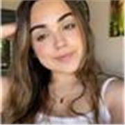 Estudiante de Marketing y Publicidad en proceso de examinarme del C1 de inglés en 2025. 2 años dando clases de inglés a una niña