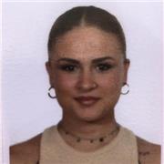 Profesora de cualquier materia, especializada en matemáticas
