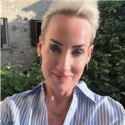 Friendly nutrition coach helping adults build healthier, sustainable eating habits with confidence.