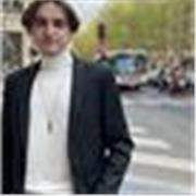 Étudiant à SciencesPo Paris, diplôme d’un baccalauréat scientifique mention Très bien, donnant des cours particuliers de niveau collège en mathématiques à Paris