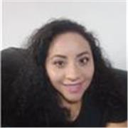 Maestra de Español imparte clases a niños de primaria