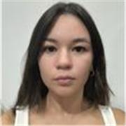 Profesora graduada en filosofía, apta para todos los niveles