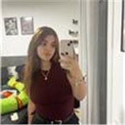 Me defino como una chica responsable y implicada en el trabajo, con una gran pasión por enseñar.