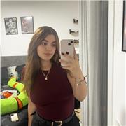 Me defino como una chica responsable y implicada en el trabajo, con una gran pasión por enseñar.