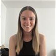 Maestra titulada en Educación Primaria, con 8 años de experiencia como maestra de primaria y tutora.  