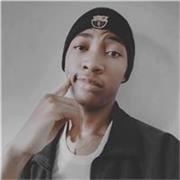 Jeune polyglotte passionné, engagé dans le bénévolat pour aider les autres à apprendre et améliorer leur anglais.