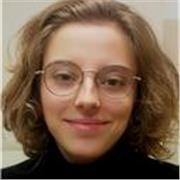 Professora de Biologia, especializada en selectividad. Libre por las tardes