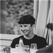 Soy un profesor joven, francófono, recién llegado de Suiza a España. Llevo más de 9 años hablando francés y he cursado mis estudio