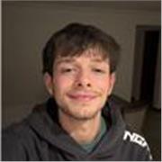 Profesor de Psicologia imparte clase a niños y adolescentes