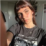 Soy una estudiante de Psicología que sabe 5 idiomas y me apetece compartirlo con otros alumnos :)