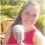 Entrenadora vocal para explorar tu voz auténtica acompañada de técnica vocal saludable para tus procesos se exploración con tu voz.Todos los niveles y también online