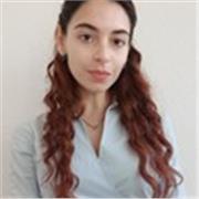 Laureata in Biologia, specializzata in Scienze degli Alimenti e della Nutrizione, diploma scientifico