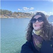 Étudiante en AES, ayant le Cambridge English certificate , section européenne au lycée , mention européenne au bac , passionnée d’anglais