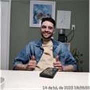 Aulas de inglês para adultos iniciantes até avançados, com uso de material didático, áudios e aulas personalizadas