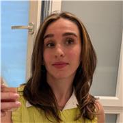 Insegnante di arte laureata in Belle arti, illustratrice e rilegatrice. Lezioni di disegno e pittura tecniche pittorico/decorative