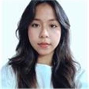 Profesora de inglés imparte clases a todas las edades