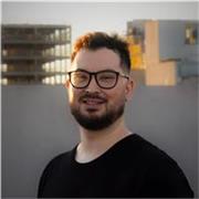 Profesor de Programación que imparte clases para todas las edades
