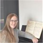 I create supportive atmosphere to enjoy playing piano with freedom.