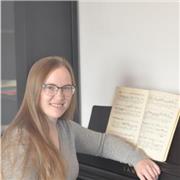 I create supportive atmosphere to enjoy playing piano with freedom.