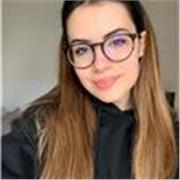 Diplomata al liceo scientifico e studentessa di Odontoiatria