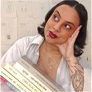 Professora de Redação e Arte com abordagem em Arteterapia