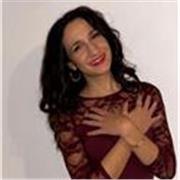 Esplora il repertorio che ami, migliora la tecnica vocale ed esprimiti attraverso la musica. Lezioni per ogni livello!