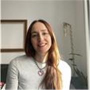 Profesora titulada con más de 12 años de experiencia en el sector de la publicidad, da clases de Comunicación y Redacción creativa