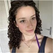 Professeure particulière qui donne des cours de physique à destination des élèves de collège